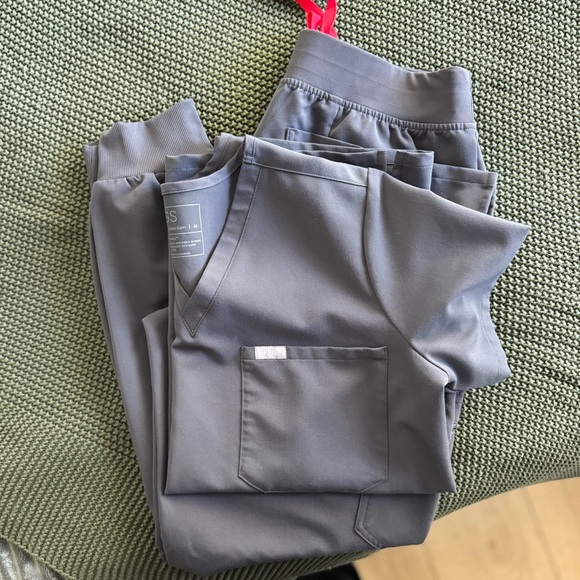 Figs jogger scrub set - Picture 1 of 3